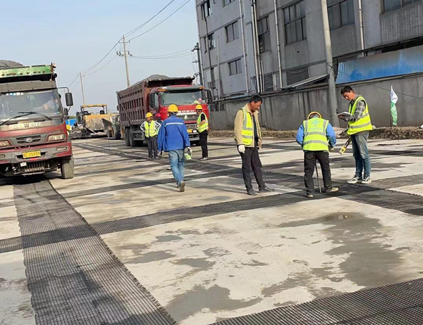 宝塔老材料的新故事：玻璃纤维土工格栅如何在‘白改黑’浪潮中重获新生？
